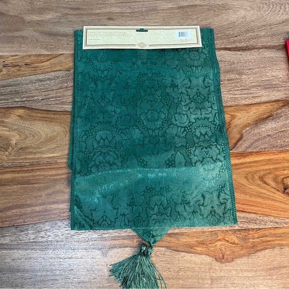 Decorative Red and Green Dinning Table Runner Bundle 12in x 72in Polyester - Picture 11 of 15